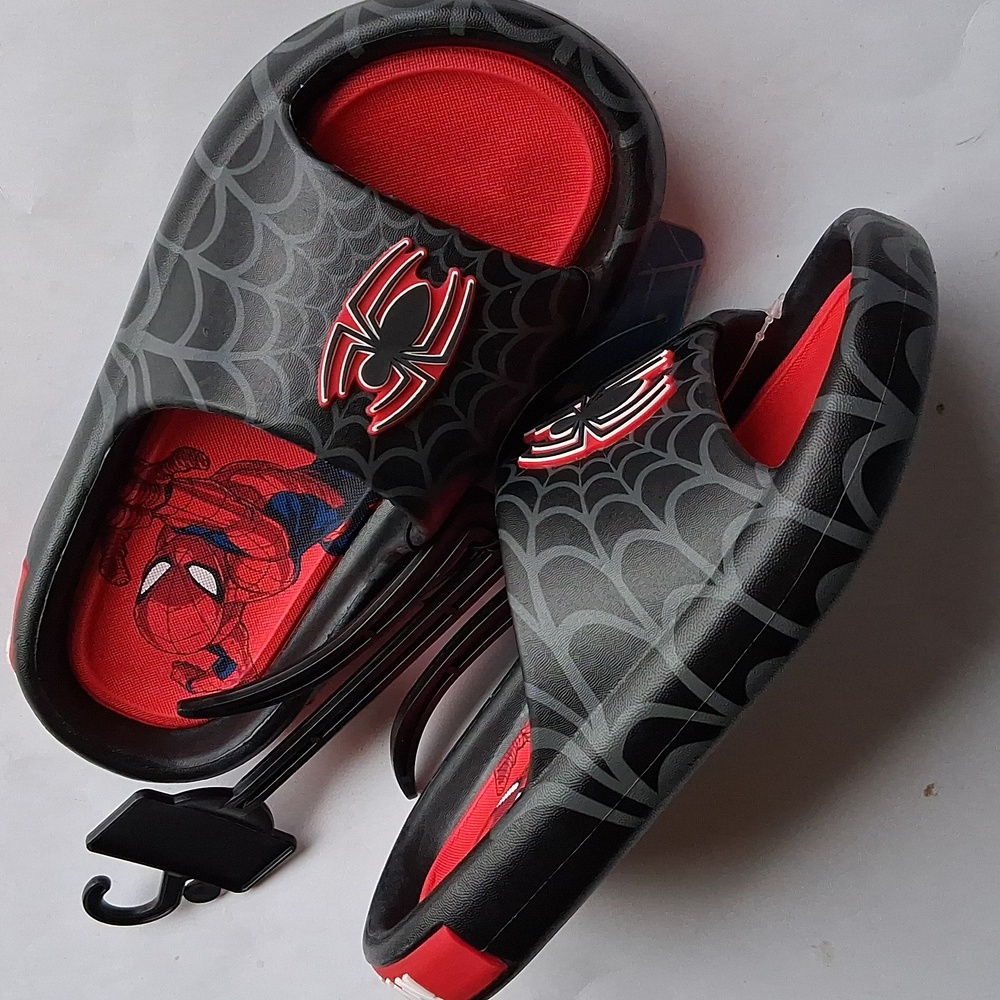 NWT Kids Spiderman Marvel slides. Size 3